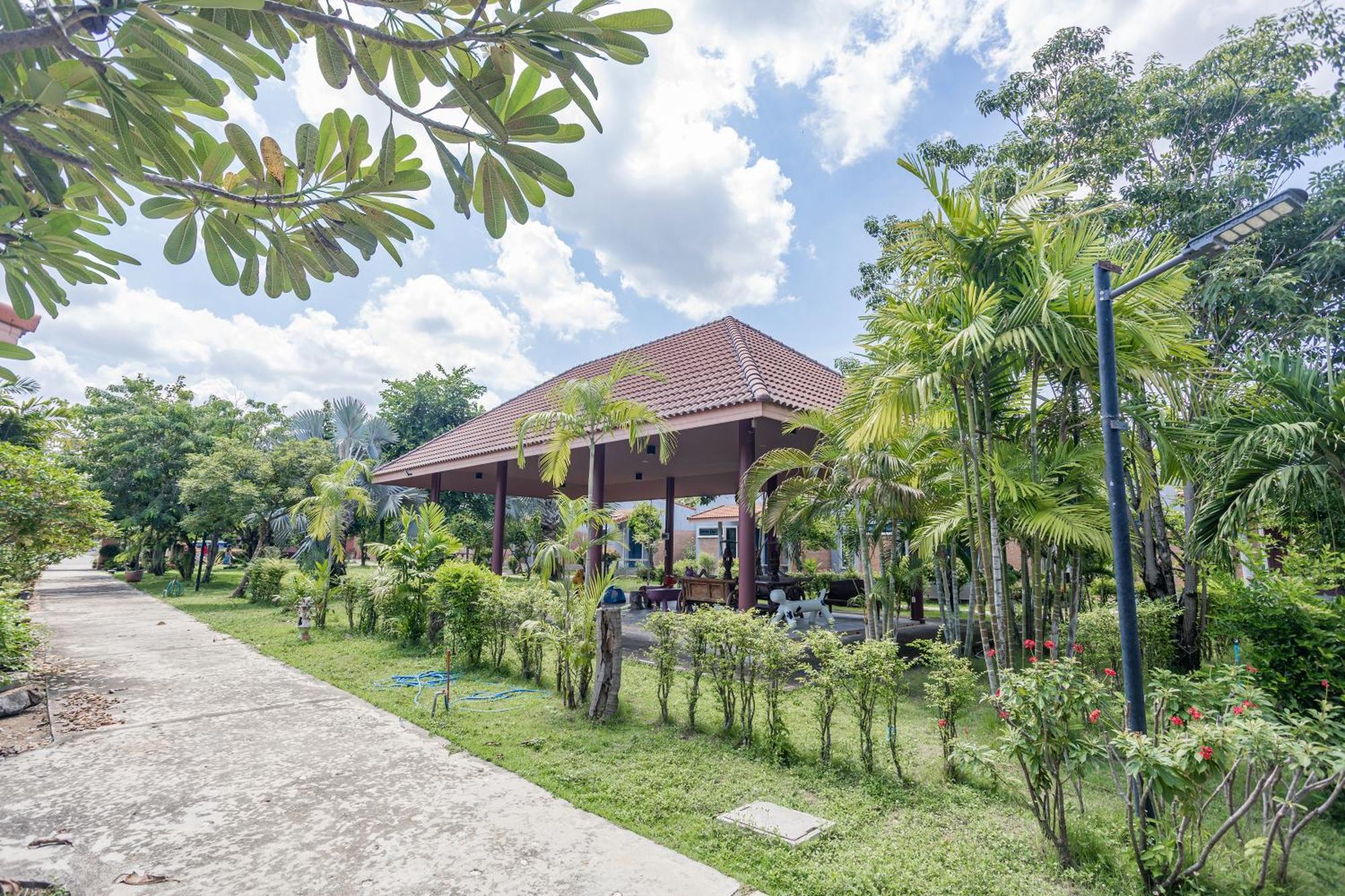 Busaya Resort & Cuisine Nakhon Pathom Exterior foto