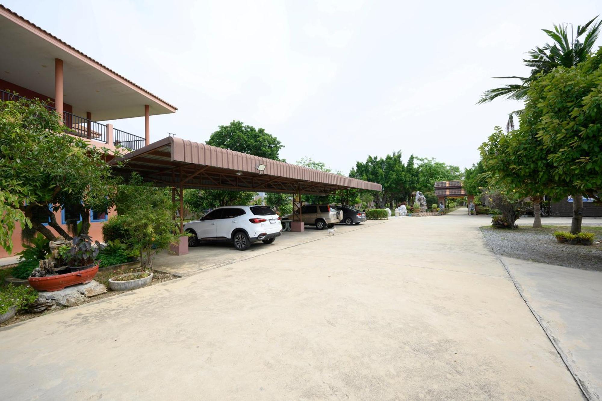 Busaya Resort & Cuisine Nakhon Pathom Exterior foto